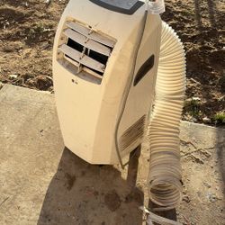 Ac Unit , Blows Very Cold Works Great 