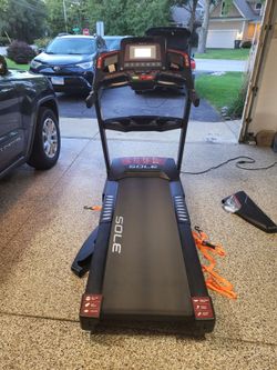 SOLE F63 TREADMILL ( LIKE NEW & DELIVERY AVAILABLE TODAY