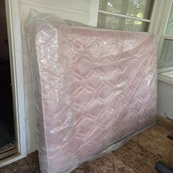 Queen Matress Excellent Condition