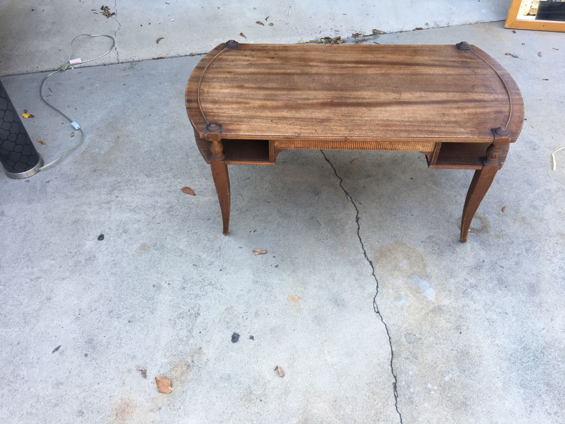 Antique caffe table brown in good condition.