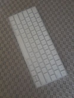 Apple Magic Keyboard Wireless Keyboard Working Fine
