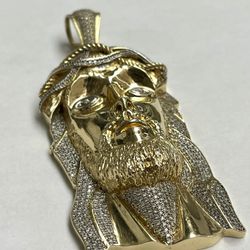 14k Gold Jesus Pendant With 4.ctw Diamonds