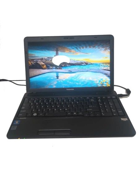 Toshiba Satellite C655D-S5200 laptop 15.6 Screen AMD 3GB RAM 300GB Photoshop CS6