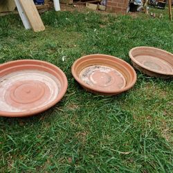 Low profile Plastic Planters.