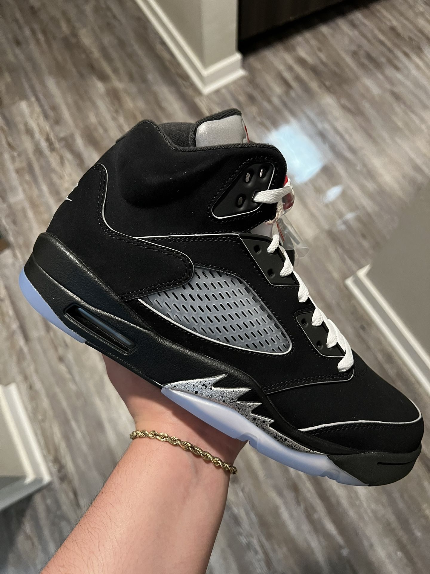 Jordan 5 Reimagined “Metallic” Size 9.5