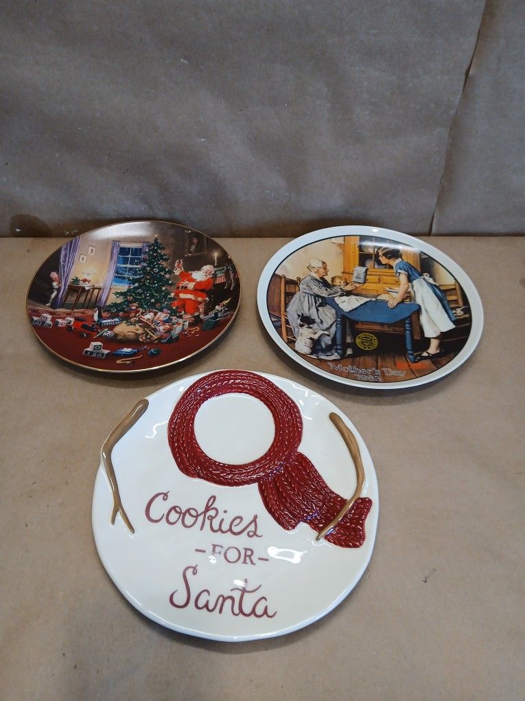 Christmas Plates Vintage