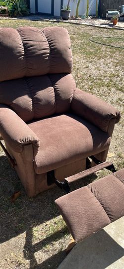Petite La-Z-Boy rocking recliner