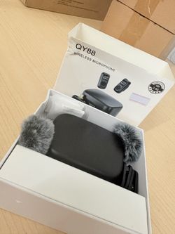 QY88 2.4G Wireless Lavalier/Lapel Microphone Set Black Wireless Connectivity