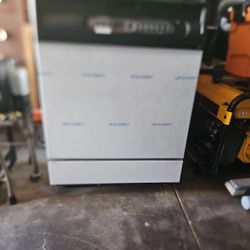 Maytag..white,standard Size