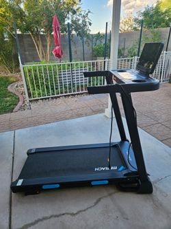 Treadmill with screen, adjustable incline