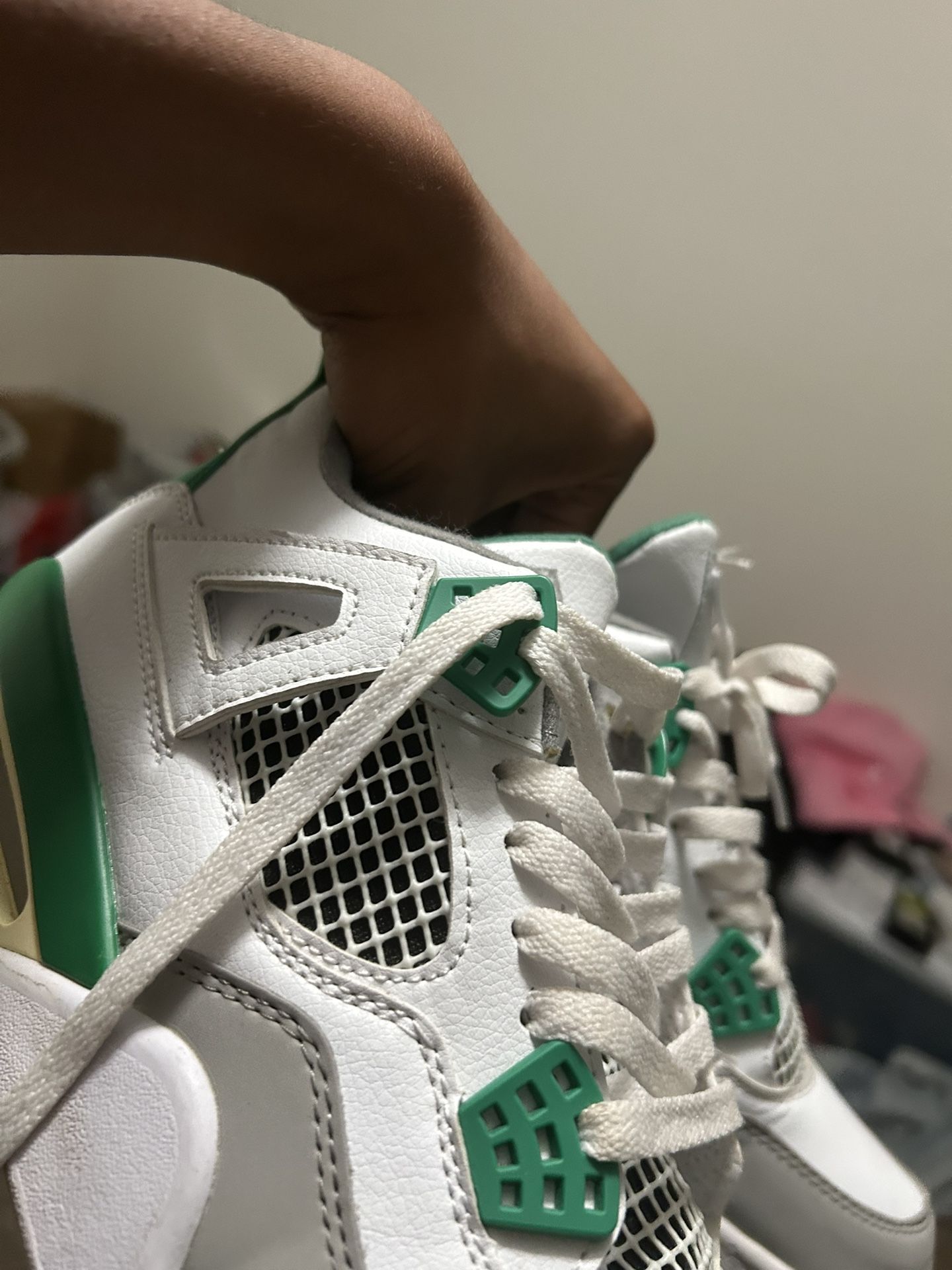 Air Jordan 4s (9.5) !