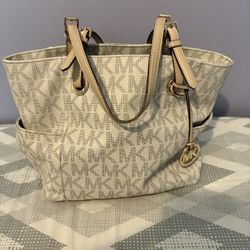 Woman’s Michael Kors  tote bag For Sale 