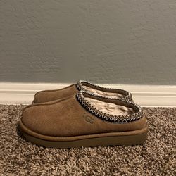 Women’s size 9 UGG Tasman