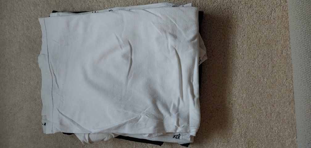 Men's 5 T-Shirts, Medium Shirts
