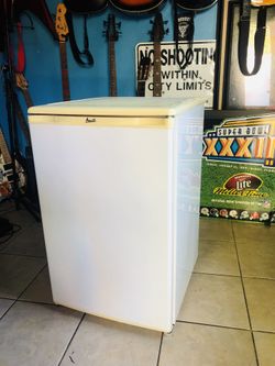 Avanti Mini Fridge Model 445yw 1 Great Condition For Sale In Los Angeles Ca Offerup
