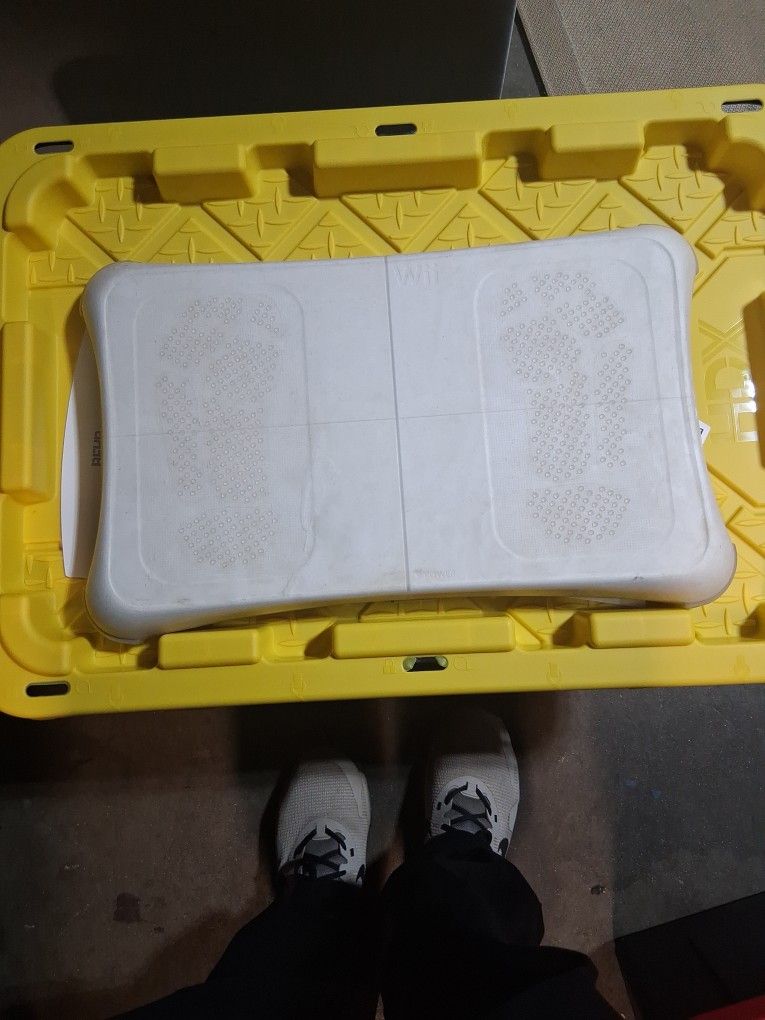 WII.  BALANCE  BOARD