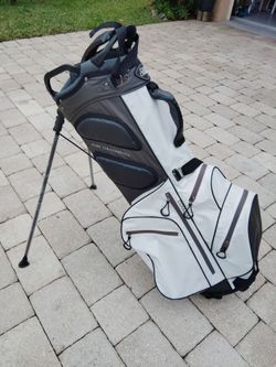 Club Champ Air Channel Golf Bag with Stand, 7 Side Pocket, Carrying Strap. Fairly New . Used Only 2 Times
