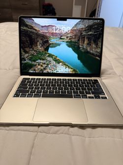 MACBOOK AIR 2022 M2 Chip (starlight)