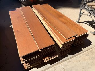 Laminate flooring w/padding 300SF
