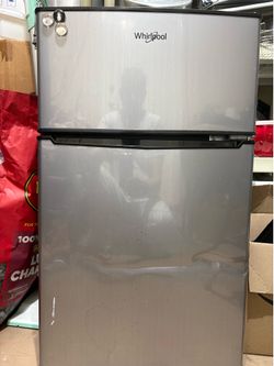 Whirlpool 3.1 cu ft mini Refrigerator