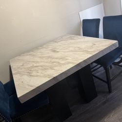 Dining Room Table And Chairs 