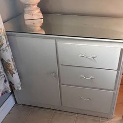 Dresser Cabinet / Drawer