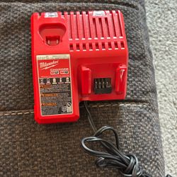 Milwaukee Charger M12 And M18