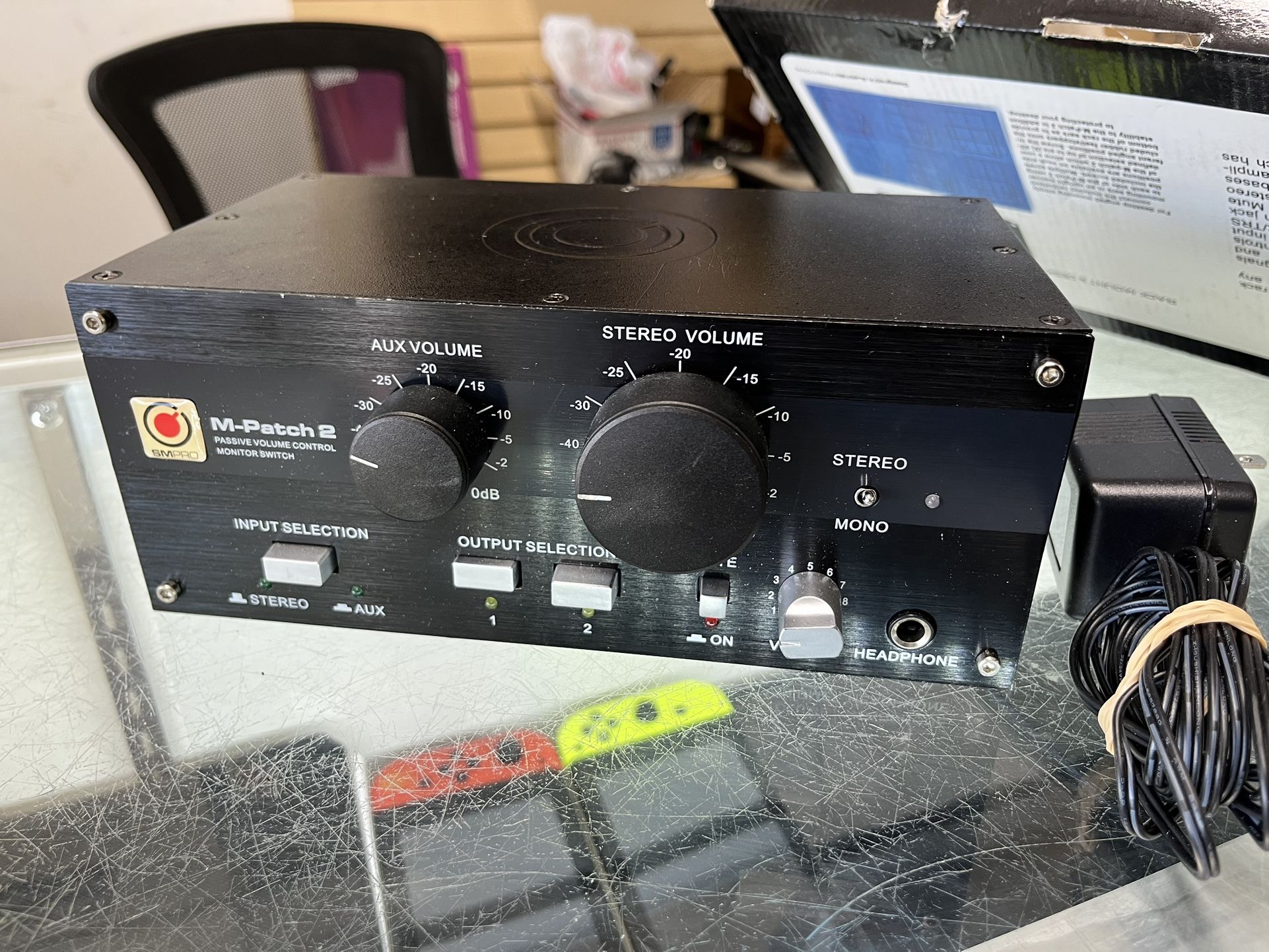 SM PRO M-PATCH 2 PASSIVE VOLUME CONTROL MONITOR SWITCH Pre Owned Works Tested