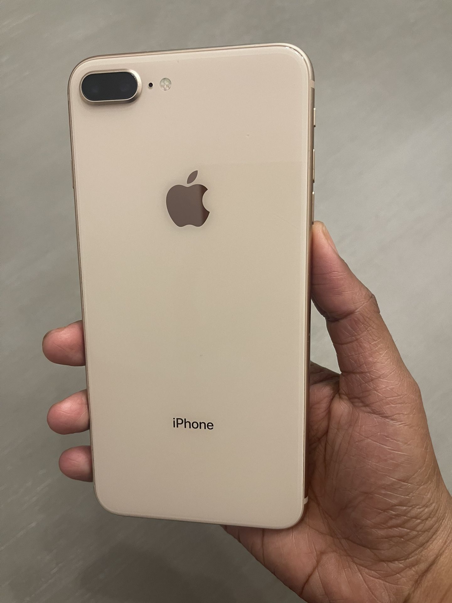 iPhone 8 Plus 