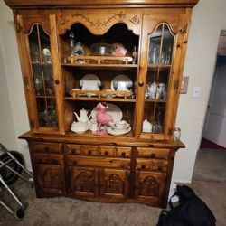 Broyhill China Hutch
