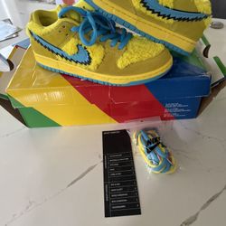 Never Worn Grateful Dead Yellow Bear SB Dunks Nike Size 7  