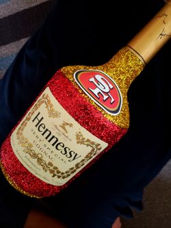 Customized bottles. I customize ANY GLASS item‼#Shot glasses, picture frames, mugs, etc‼. Decal logos are available.