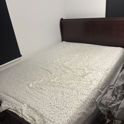 Ashely Furniture Queen Bed Frame With Mattress 