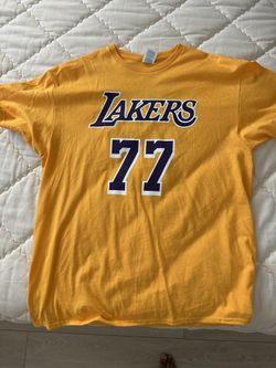 Luca Doncic XL Lakers Tshirt