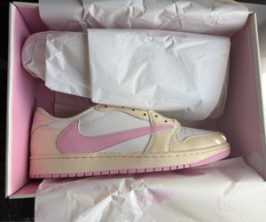 Travis Scott jordan 1s