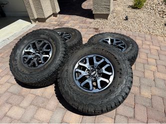 BFGoodrich KO2 35s with 2023 Raptor Wheels LIKE NEW
