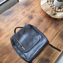 Tote And Cary Black Leather Backpack 