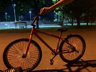 Red thrust bike 27.5