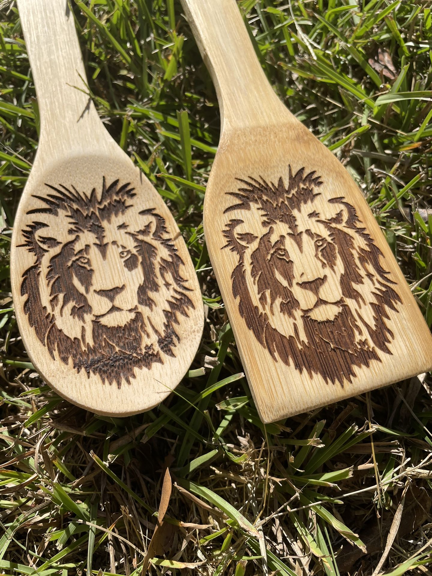 Lion Bamboo Spoon & Spatula Set With Leather Hangers