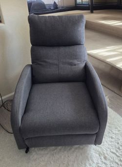 2 Recliner Chairs