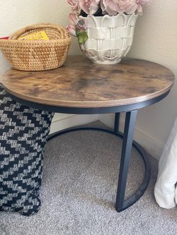 2- nesting tables -Aprox 24’ & 20”