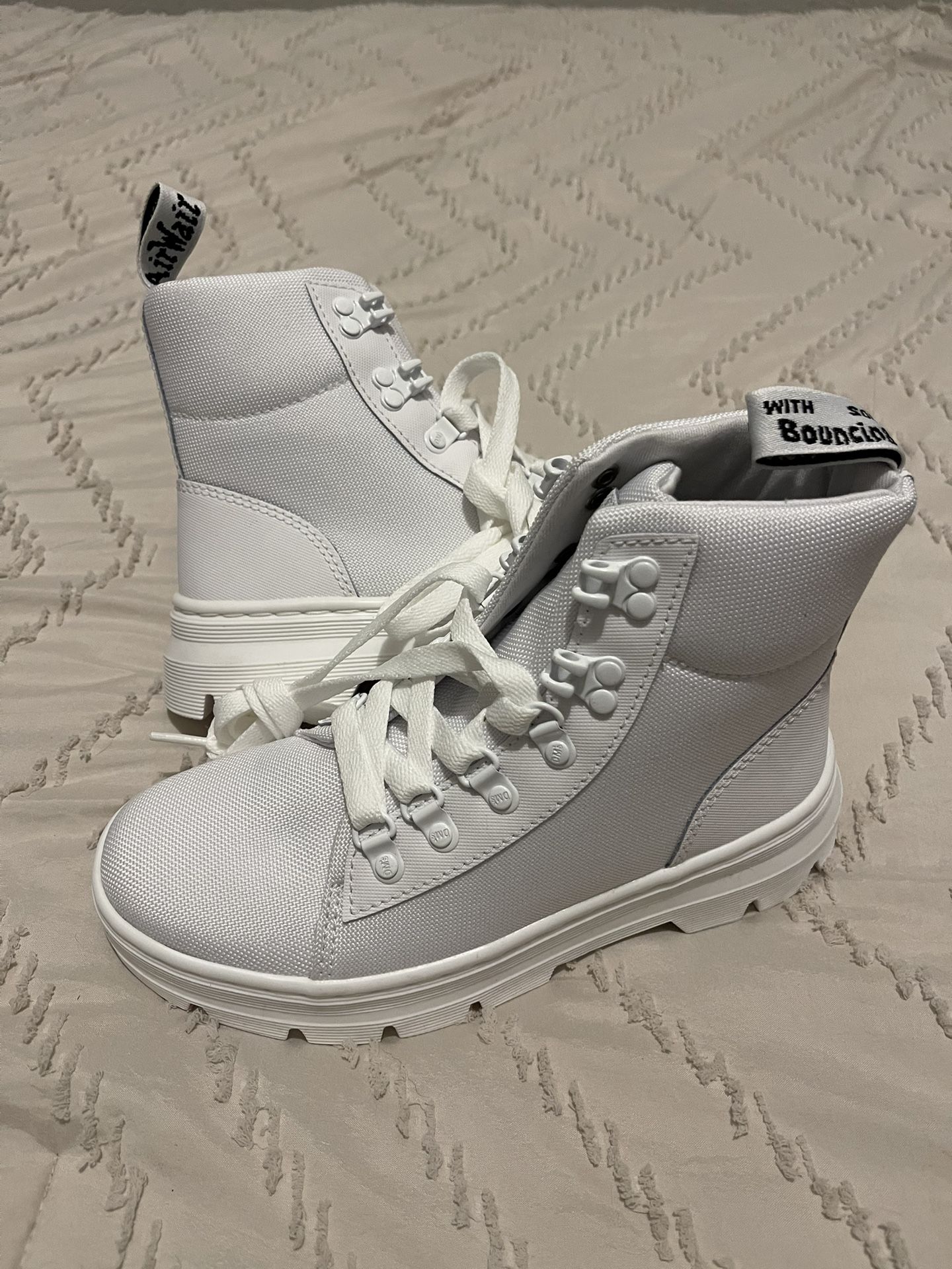 Dr Martens- White Boot