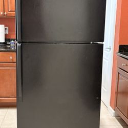 Black Top-Freezer Refrigerator – Works, Ice Maker