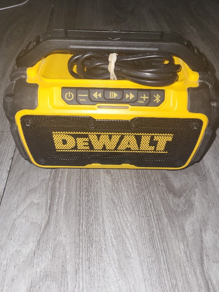 Radio -Dewalt Bluetooth And Battery