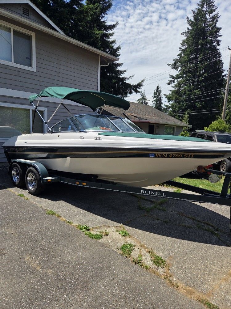 2000 Reinell 205 bow rider