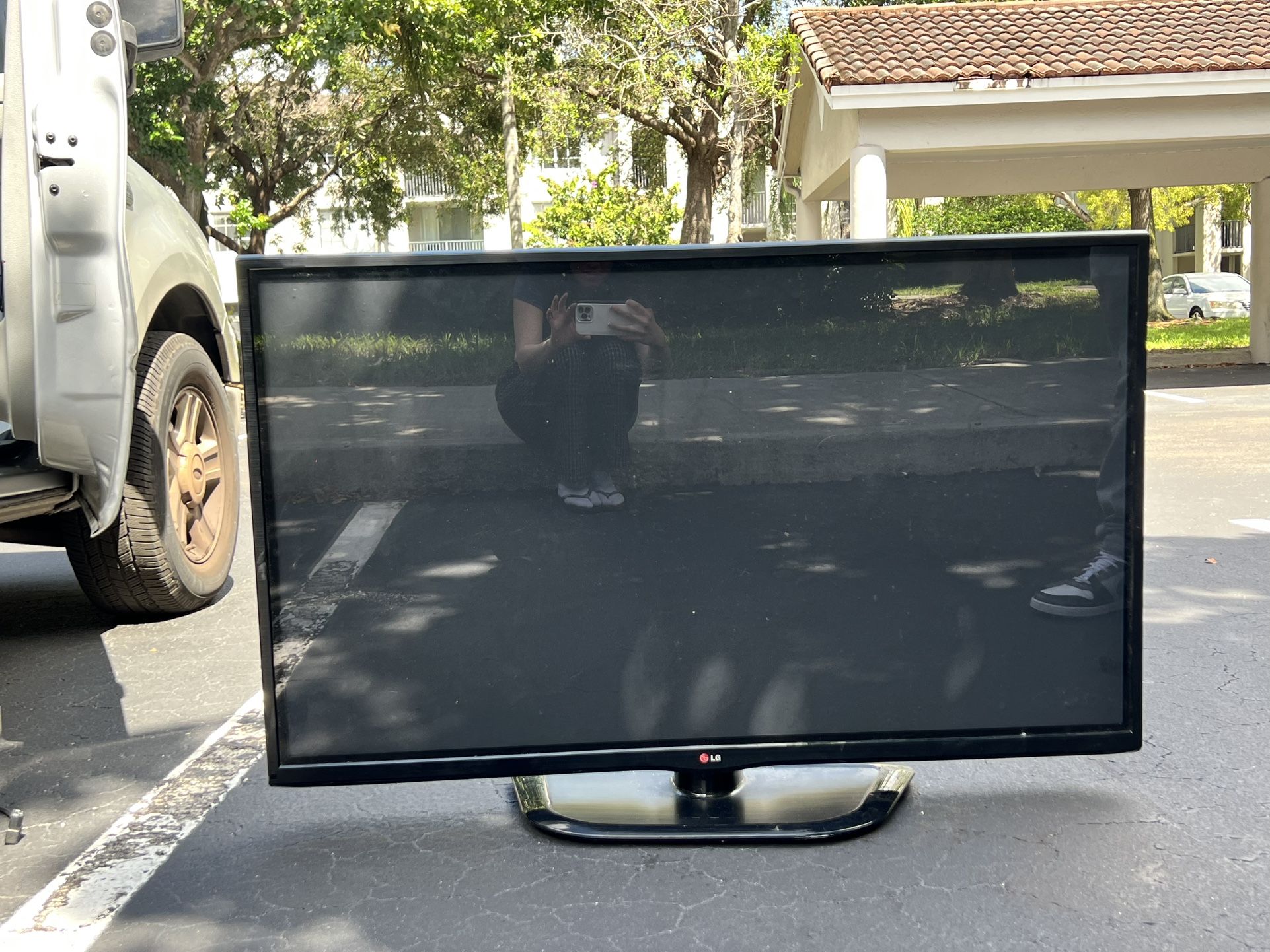 LG 50” TV