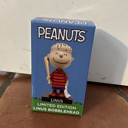 2022 San Diego Padres Peanuts Day Linus Bobblehead Theme Game