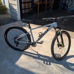 Giant Talon 2 2021 Hard tail Mtn Bike 