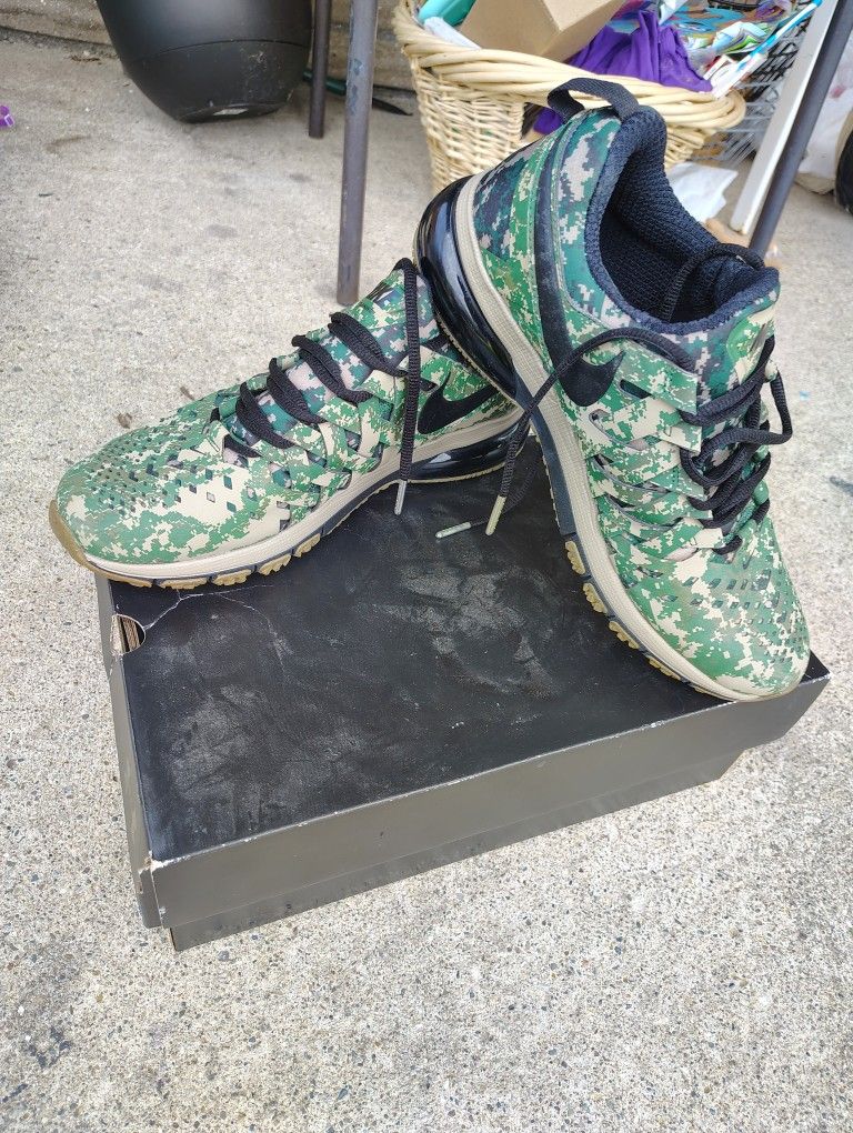 Nike Camo Training Shoes – Men’s Size (US-9) 
