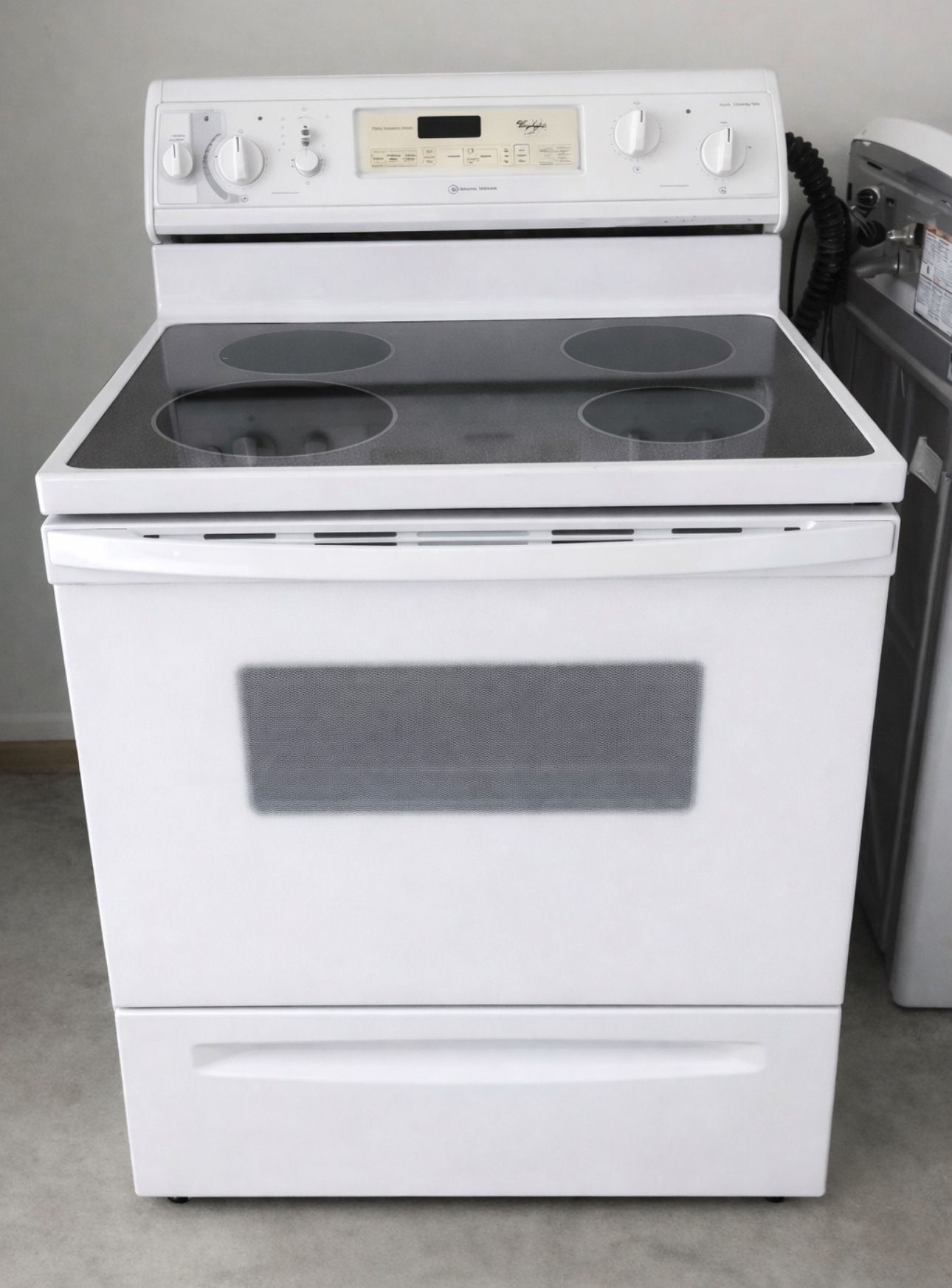 White Whirlpool Glass top Electric Stove